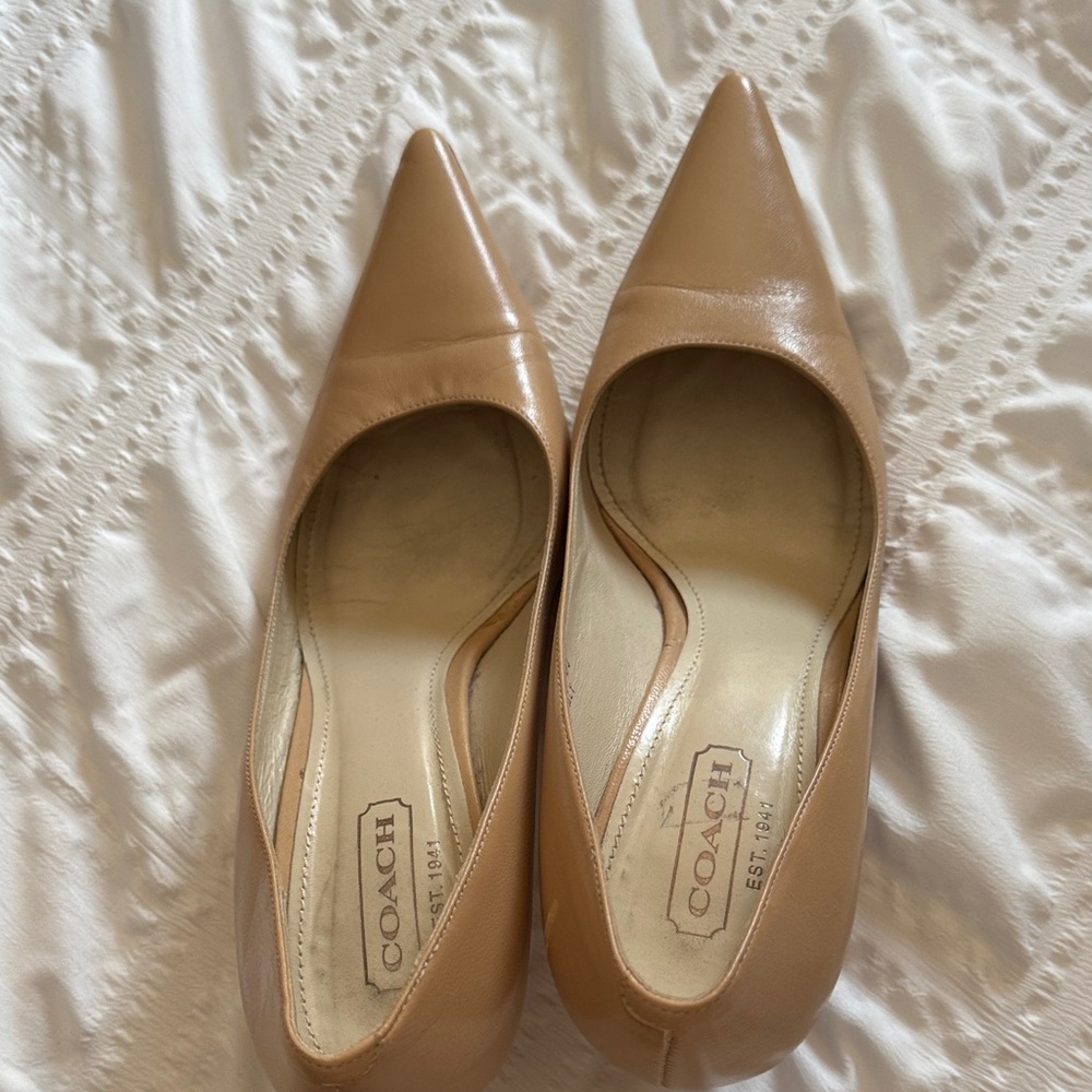 Coach pumps